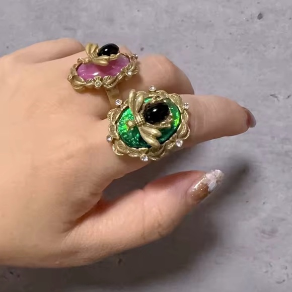 Royal Bee Elegance Antique Brass Ring - Picture 7 of 11